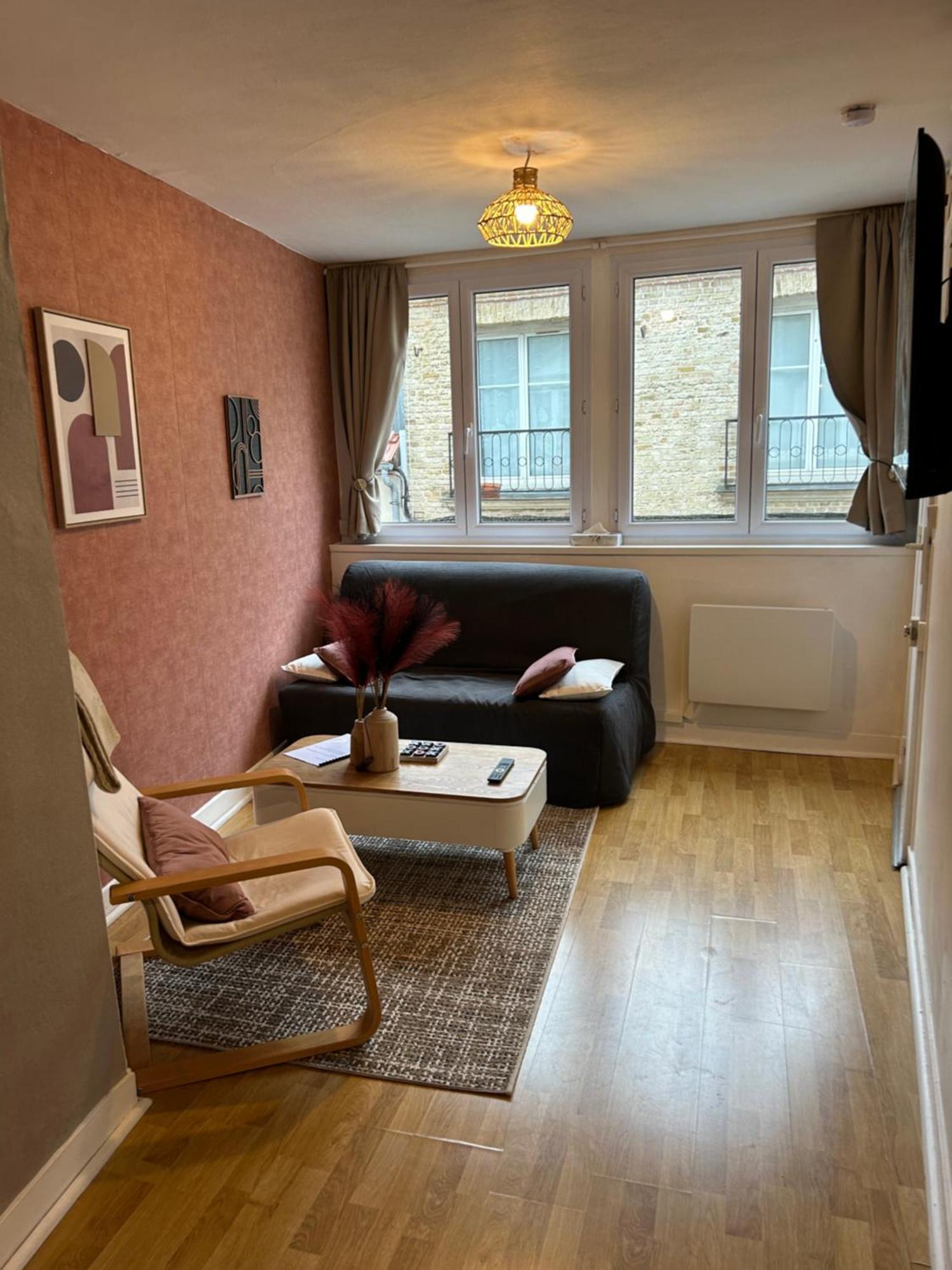 F2 Pour 4 Personnes Emplacement Ideal 2 Min A Pied De La Et Des Boutiques Dieppe